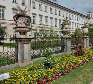 Garten Mirabell mit Schloss