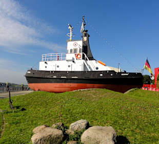 Der Werftschlepper Regina an der Weserpromenade
