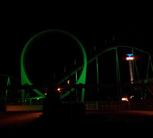 Achterbahn bei Nacht