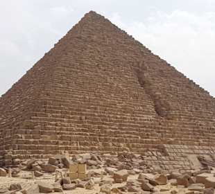 Spaziergang um die Pyramiden