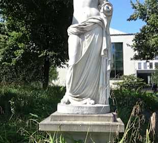 Statuen am Schlossplatz