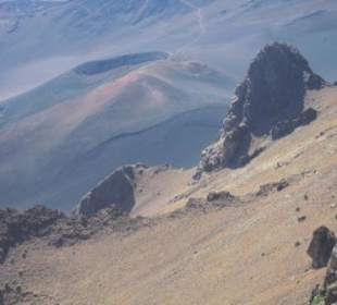 Blick in den Krater kurz vor Mittag