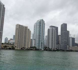 Skyline vom Wasser her