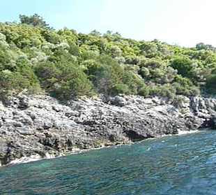 Bootsausfahrt an der Küste entlang