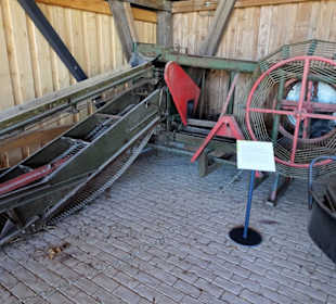 Landwirtschaftliche Geräte im Freilandmuseum
