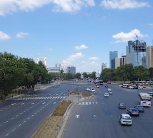 Fußgängerübergang in der Nähe vom Bahnhof