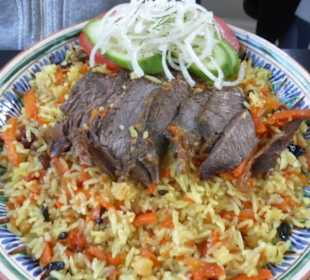 Leckeres usbekische Essen im IKAT