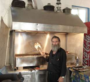 Dimitri am Holzkohlegrill