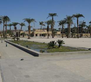 Karnak Komplex, der neue Vorplatz