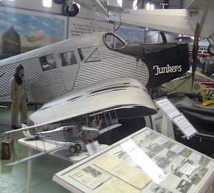 Eine der ersten Passagiermaschinen