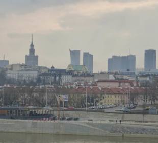 Blick von Praga über Wisła/Weichsel zur Skyline