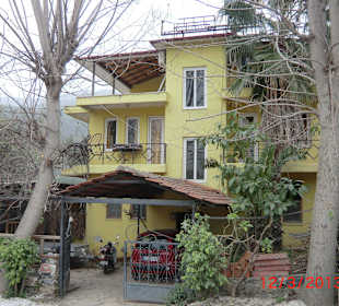 Mümins Garten-Restaurant und Wohnhaus.