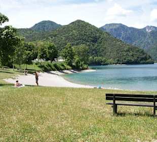 Am Badestrand mit Liegewiese