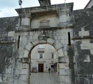 Eingangstor von der Landseite her