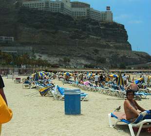 Das Hotel vom Strand aus