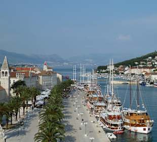 Blick von der Festung auf den Hafen