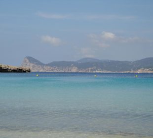 Ausblick auf San Antonio vom Cala Bassa aus