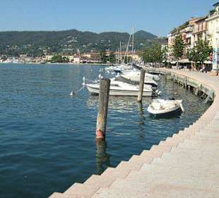 Die Strandpromenade von Salò 