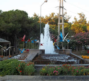 Kleiner Springbrunnen beim Markt u. Apotheke 