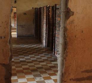 Toul Sleng Museum Phnom Pehn