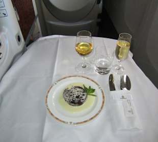 Emirates Airlines, Essen in der First-Class