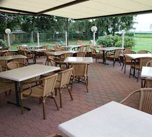 Terrasse mit Allwetter-Markise