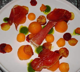 Schinken mit Melone als Vorspeise im L'Aoutée