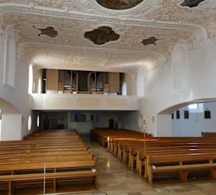 Innenansicht mit Orgel