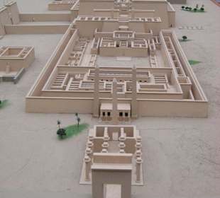 Modell des Karnak-Tempels