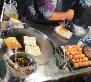 Der Bangtao Nacht-Markt mit Angeboten 010