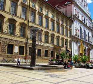 Am Vorplatz St. Michael