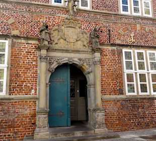 Eingangsportal des Rathauses