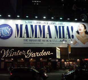 Eingangsbereich am Abend