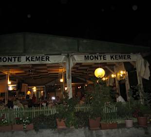 Restaurant um die Ecke. Super! Nicht Hotel!