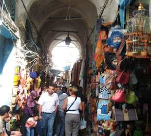 Gedränge in nden engen Gassen