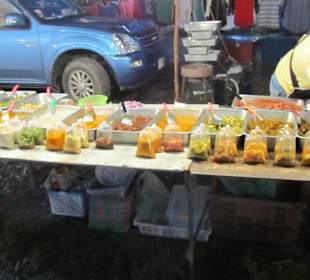 Der Bangtao Nacht-Markt mit Angeboten 029