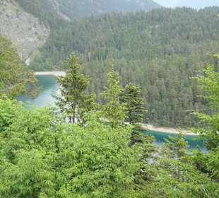 Blick vom Parkplatz Zugspitzblick zum Blindsee