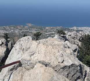 Blick auf Girne und Meer