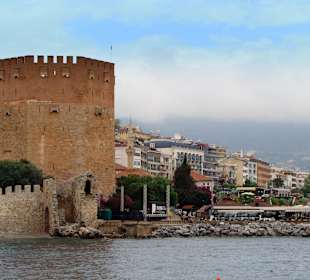 Красная башня