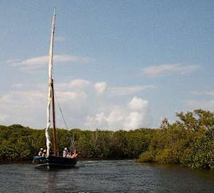 Segelbott auf dem Rückweg von den Takwa Ruinen