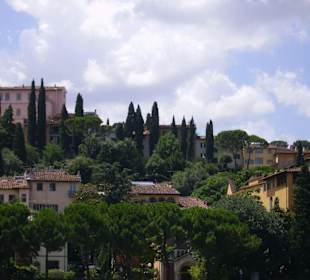 Vom Arnoufer die Altstadt mit Zypressen