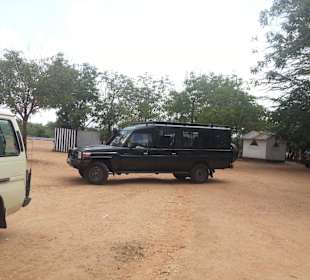 Großer Jeep mit Klimanlage (Zwischenstopp)