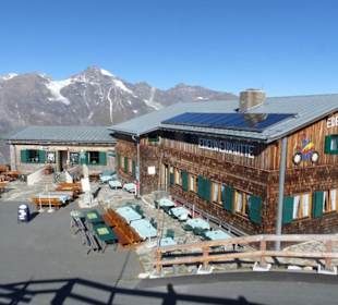 Blick über die Edelweißhütte zum Großglockner