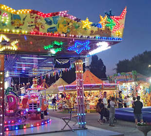 Am Abend ist schon mehr los vor Ort