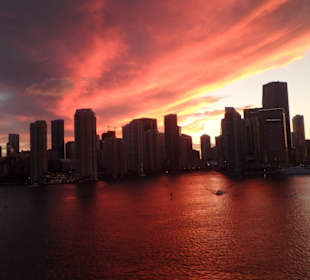 Skyline abends vom Schiff