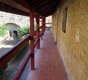 Umgang um das Garnisonshaus im Fort Liberia