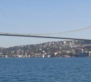 Blick auf die Brücke