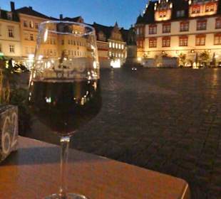 Coburg, Altstadt: Absacker auf dem Marktplatz