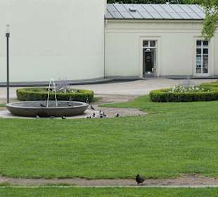 Beliebter Park und Treffpunkt beim Elisenbrunnen