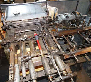 Rundgang durch die Maschinenhalle der Tuchfabrik